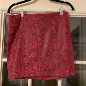 Wild honey pink faux python mini skirt size l